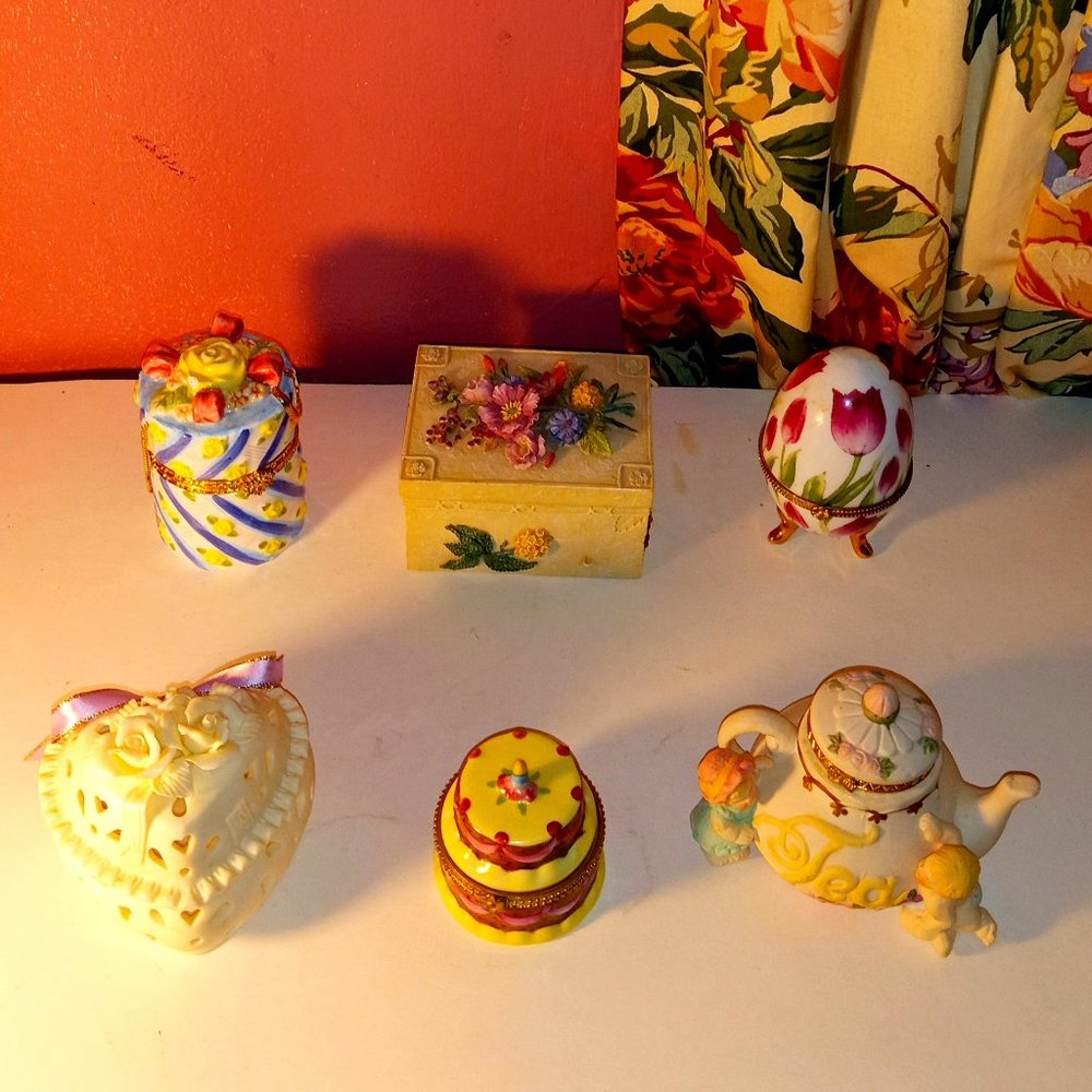 6 PIECE LOT OF BEAUTIFUL CERAMIC COLORFUL TRINKETS FOR RINGS AND THINGS